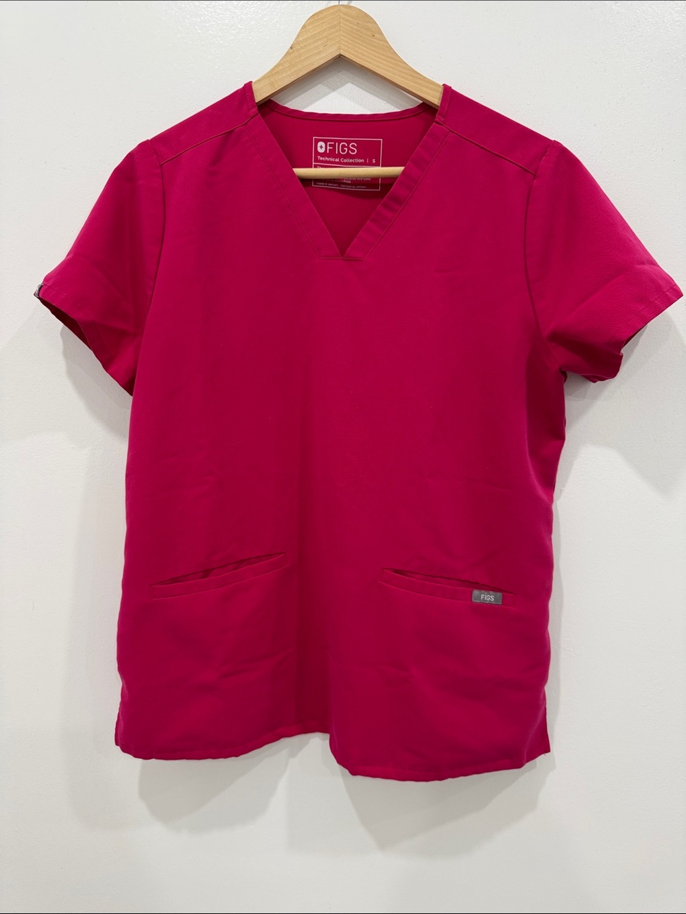 FIGS Casma 3 Pockets Scrub Top Pink V-Neck Size Small Women's